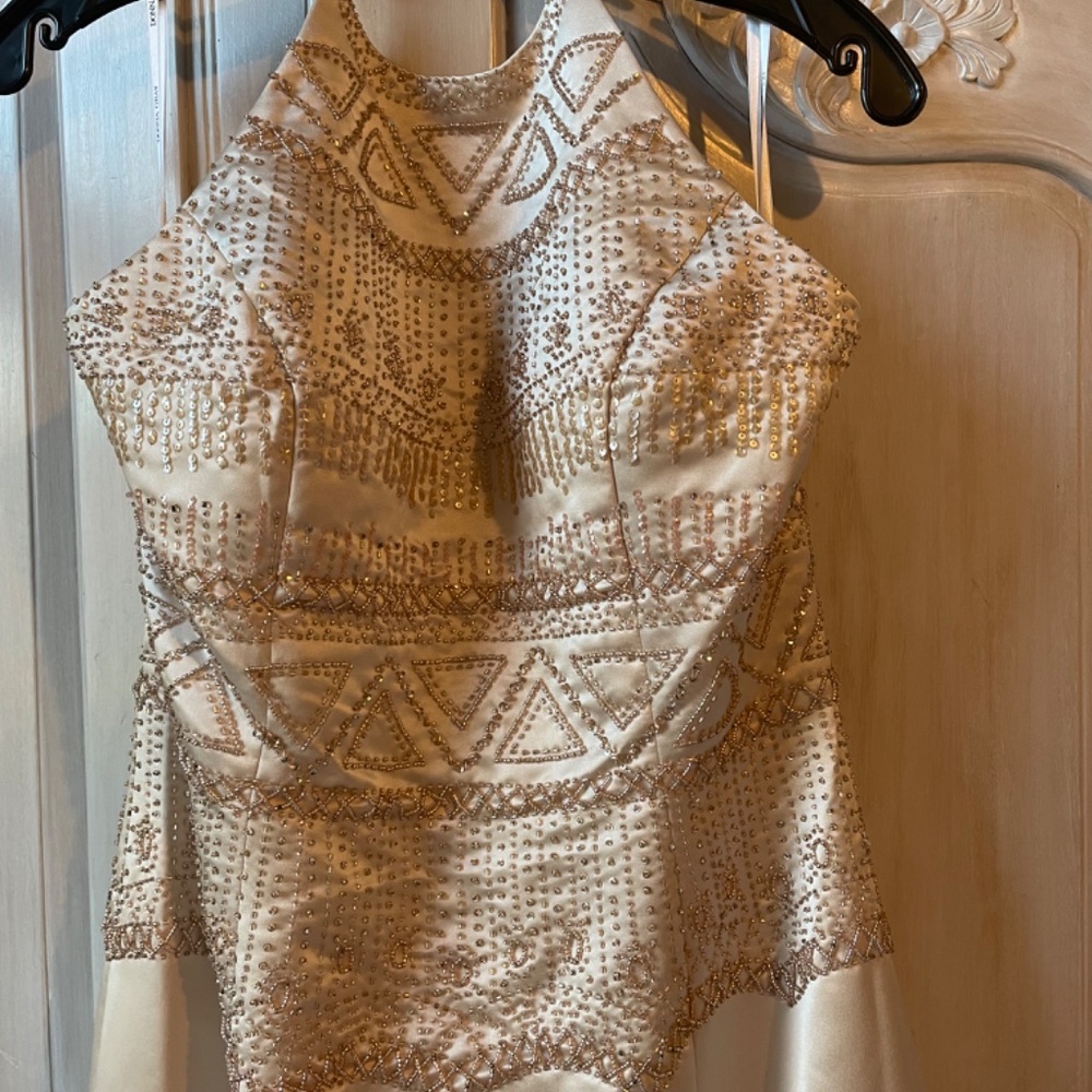 Gown - Picture 3 of 6